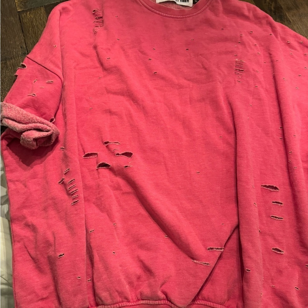 The laundry room short sleeve distressed sweatshirt size xs but oversized - Picture 4 of 6